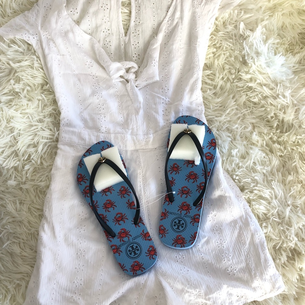 Tory Burch Flip Flop (Free mystery La Mer item & clothes)